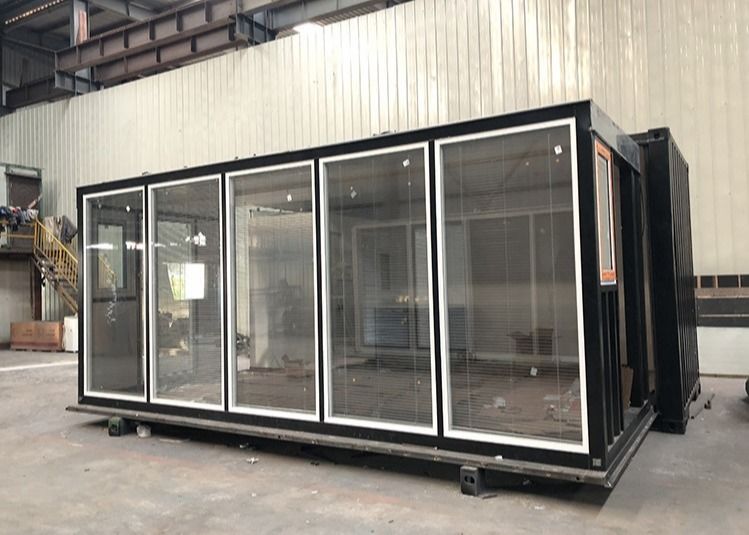 Black Shell Composite Floor Expandable Shipping Container House